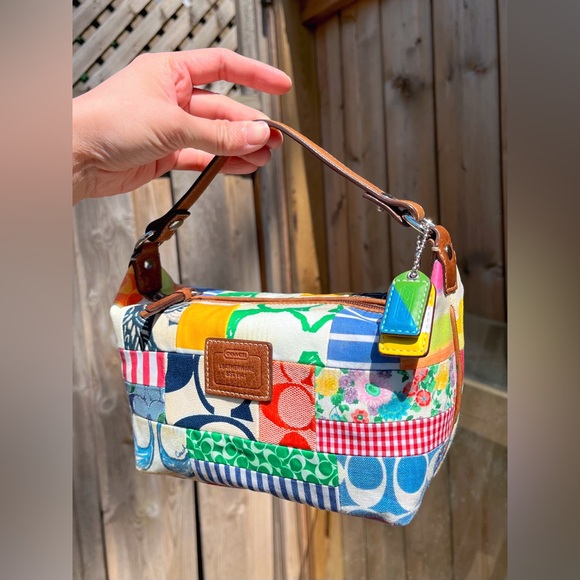❌SOLD FACEBOOK❌ 100% AUTHENTIC Y2K COACH HAMPTONS MULTICOLOR PATCHWORK PURSE 💐 - Picture 1 of 10